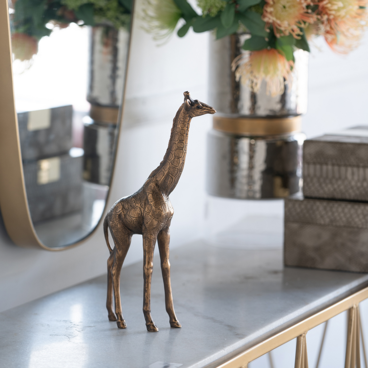 Giraffe Statue Decor | OROA