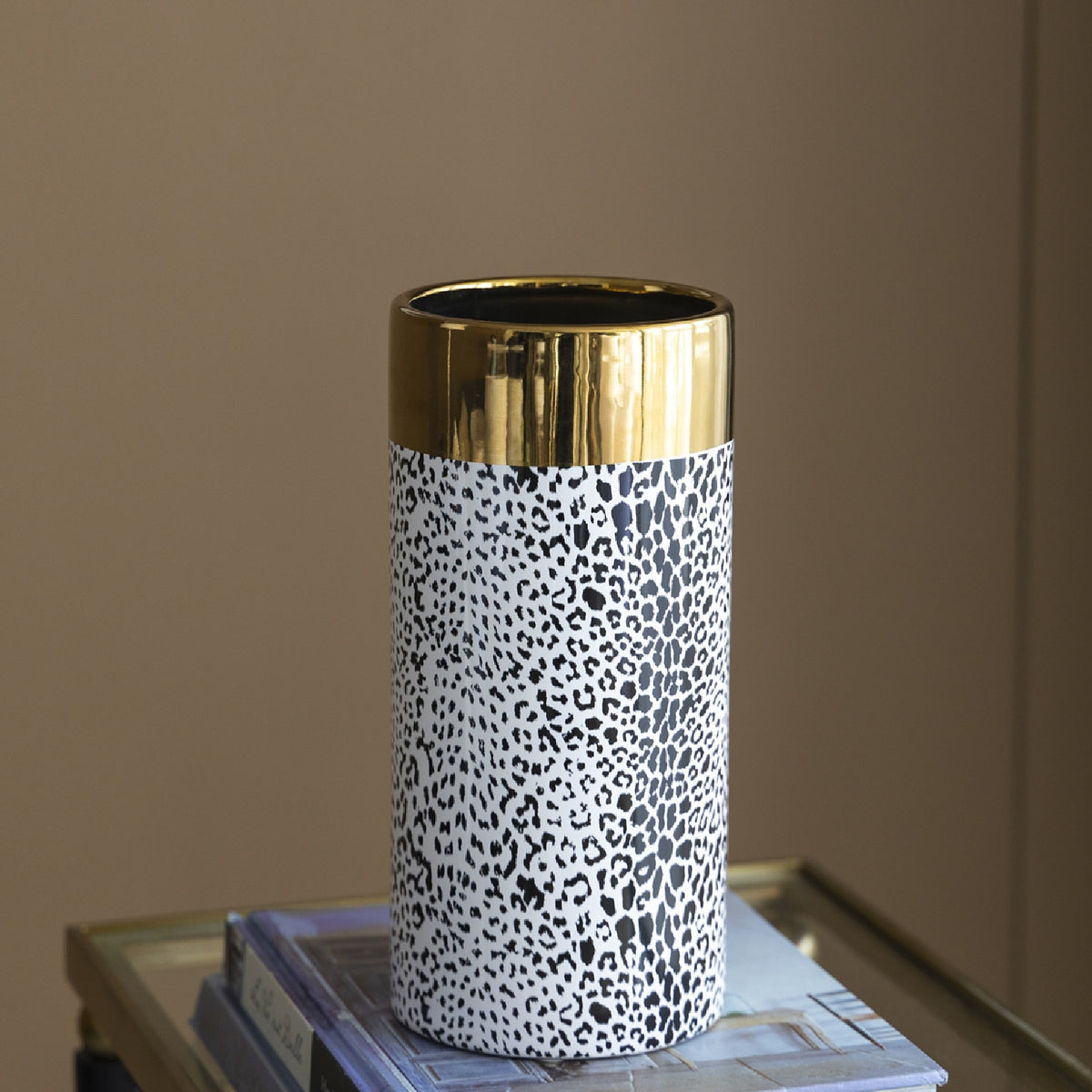 Modern European furniture -  Ceramic Decorative Vase - www.oroa.com
