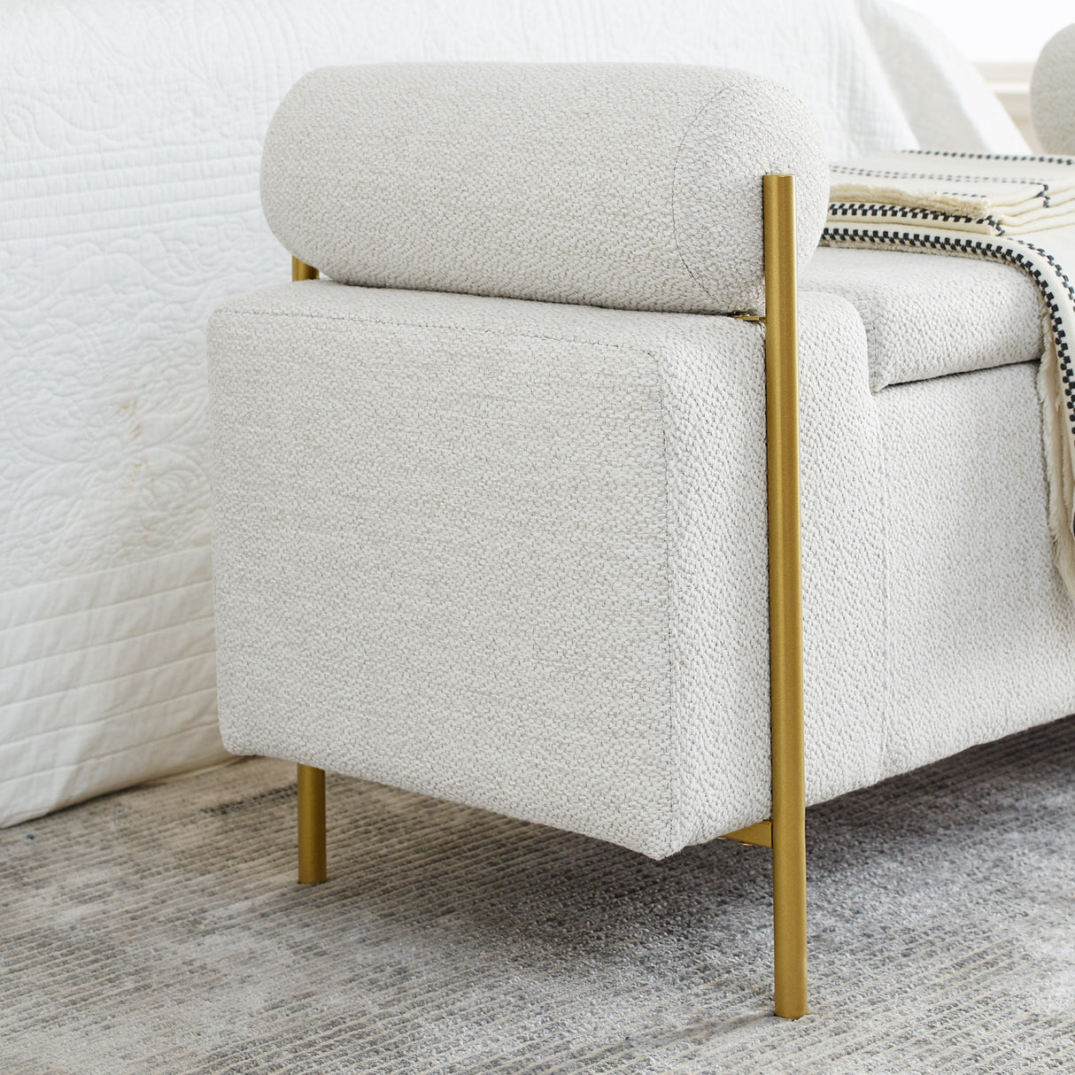 White Upholstered Linen Storage Bench | OROA
