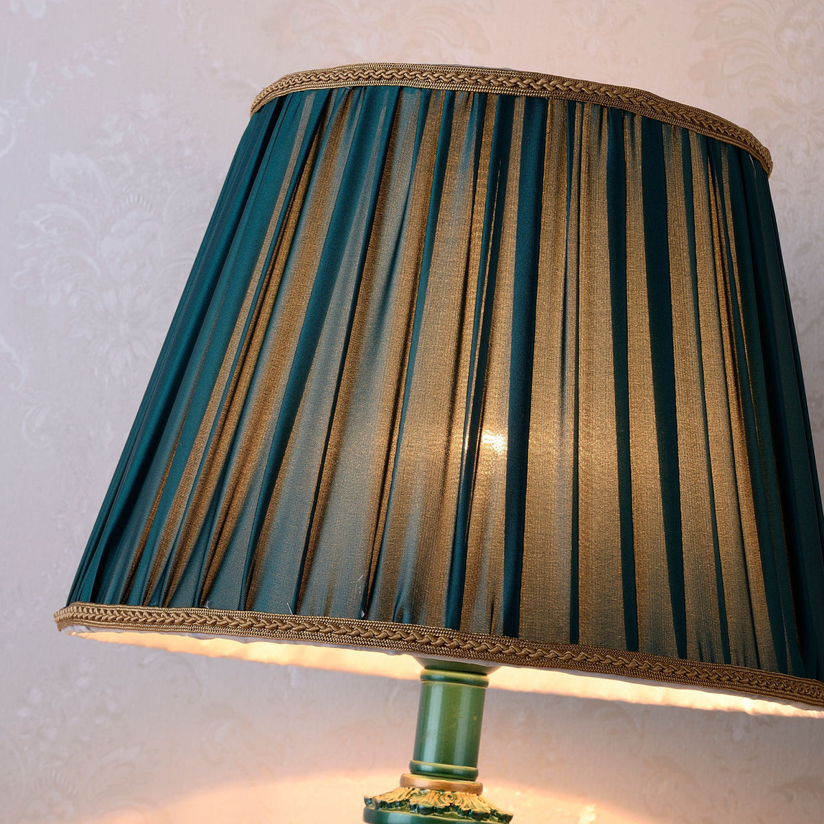 Vintage Farmhouse Table Lamp | OROA
