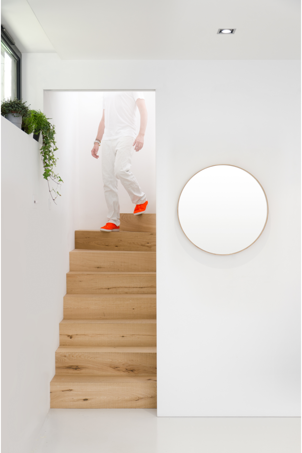 Oak Wooden Round Wall Mirror | Wireworks Glance 660 | Oroa.com