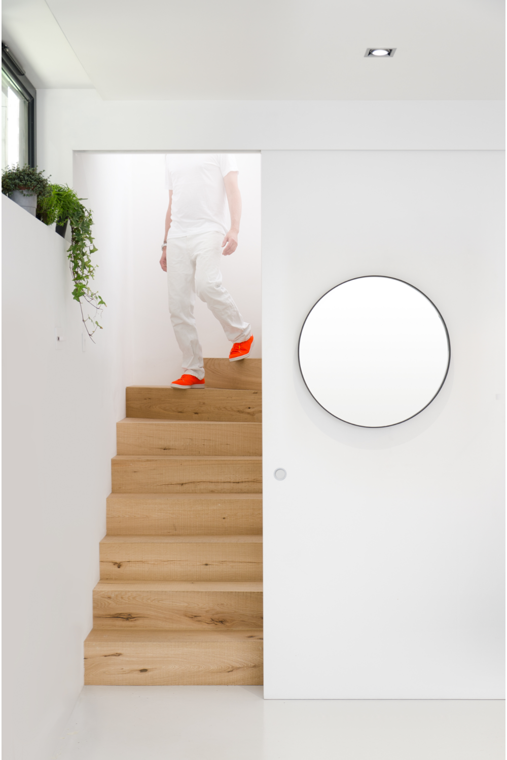 Oak Wooden Round Wall Mirror | Wireworks Glance 660 | Oroa.com