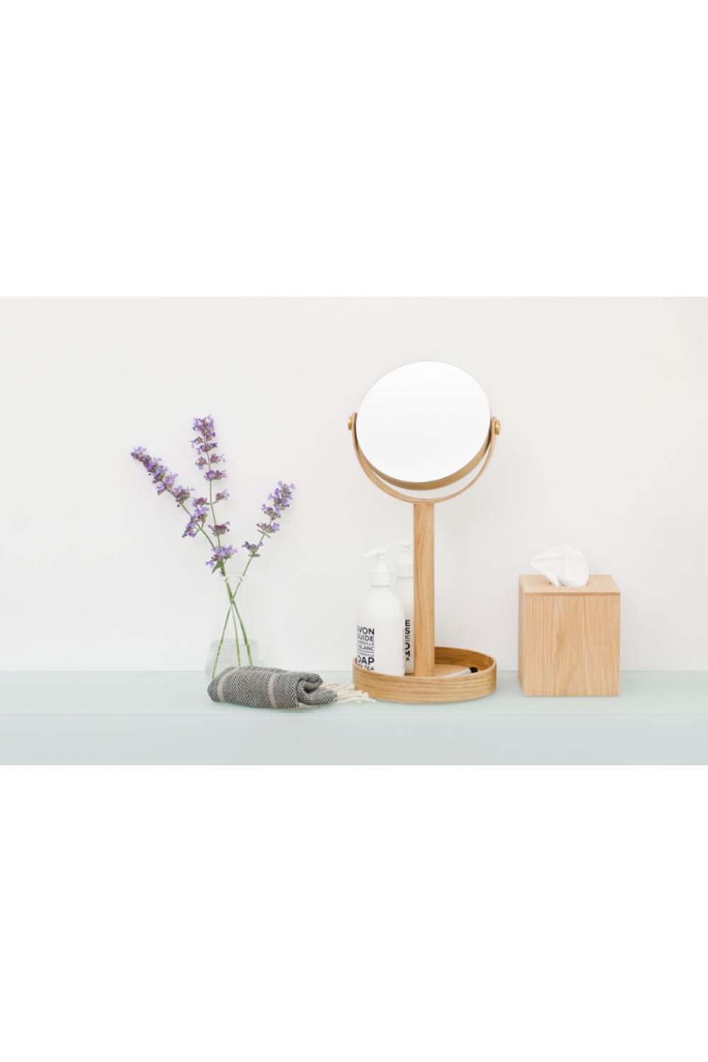 Oak Double Face Mirror with Storage Tray | Wireworks Close-up | Oroa.com
