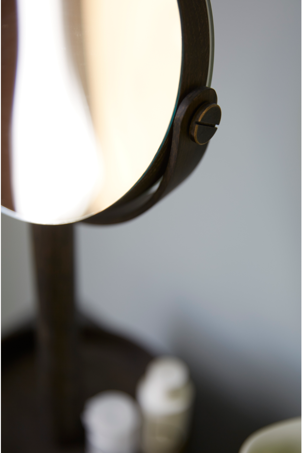 Oak Double Face Mirror with Storage Tray | Wireworks Close-up | Oroa.com