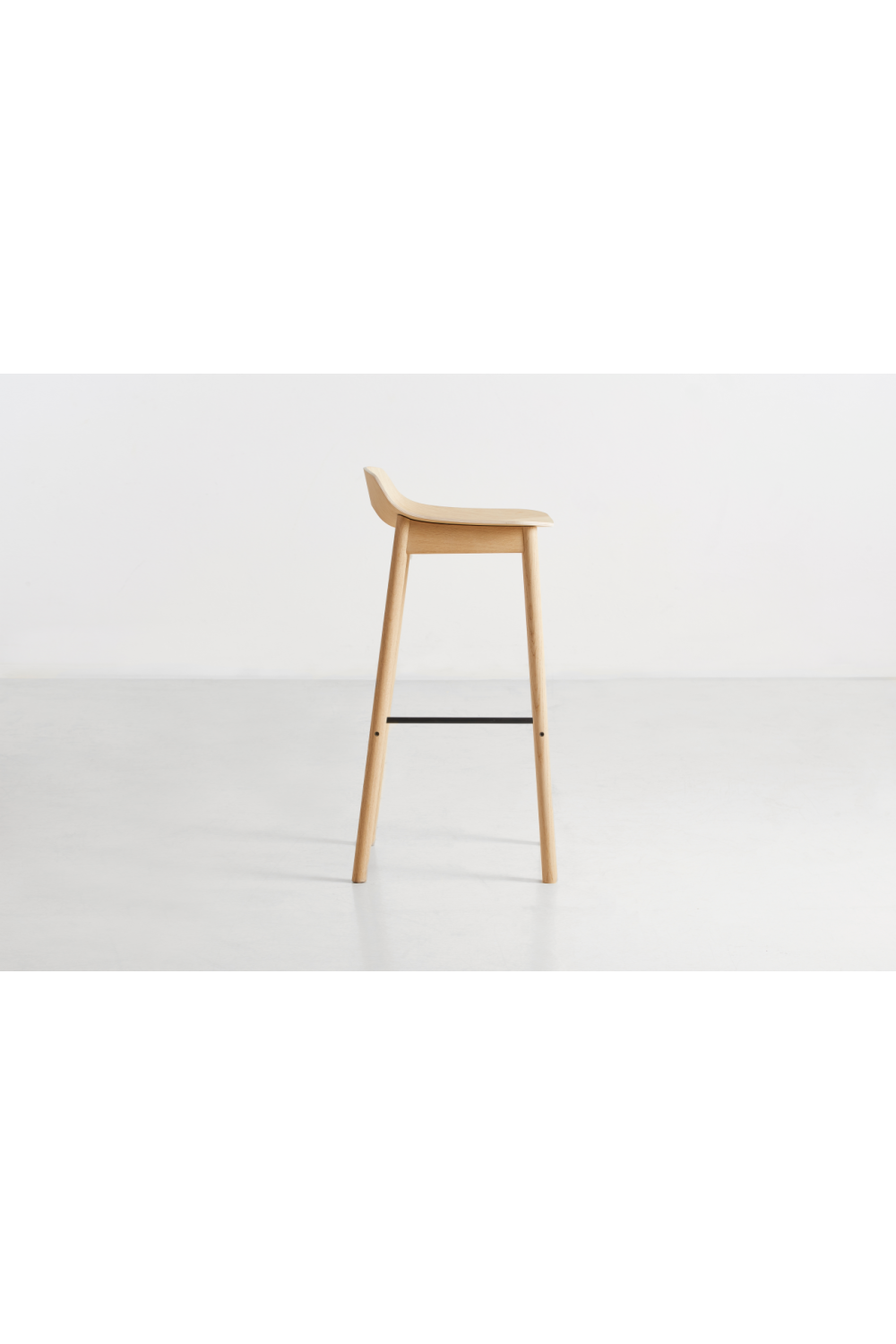 Classic Oak Bar Stool | WOUD Mono | OROA.com