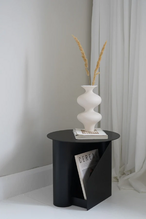 Metal Modern Side Table | WOUD Sentrum | OROA.com