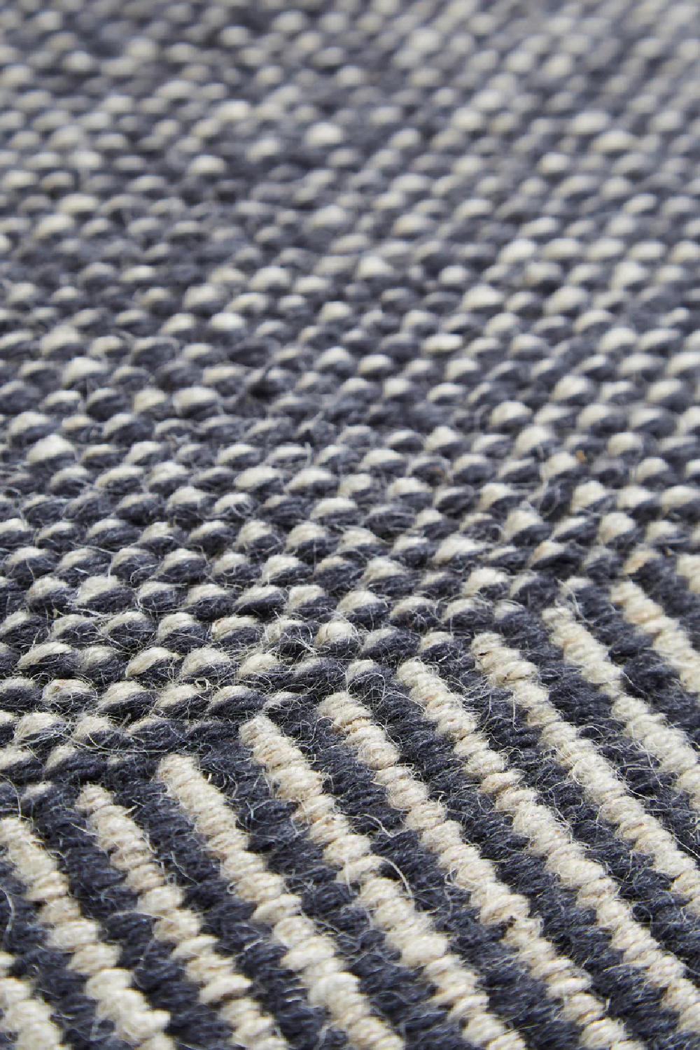 Gray Woven Area Rug | WOUD Rombo | OROA.com