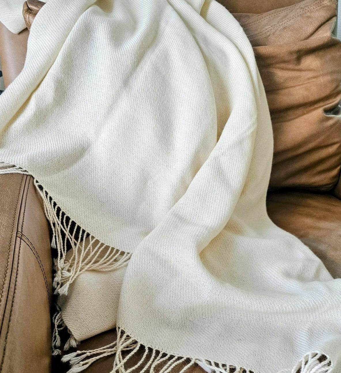 Hand-loomed Undyed Ivory 100% Baby Alpaca Throw Blanket - OROA