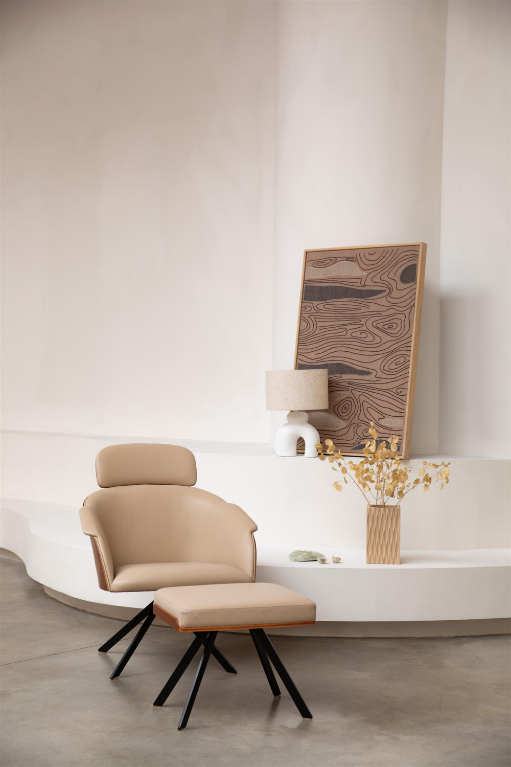 Beige Leather Lounge Chair | Zuiver Frie | OROA.com
