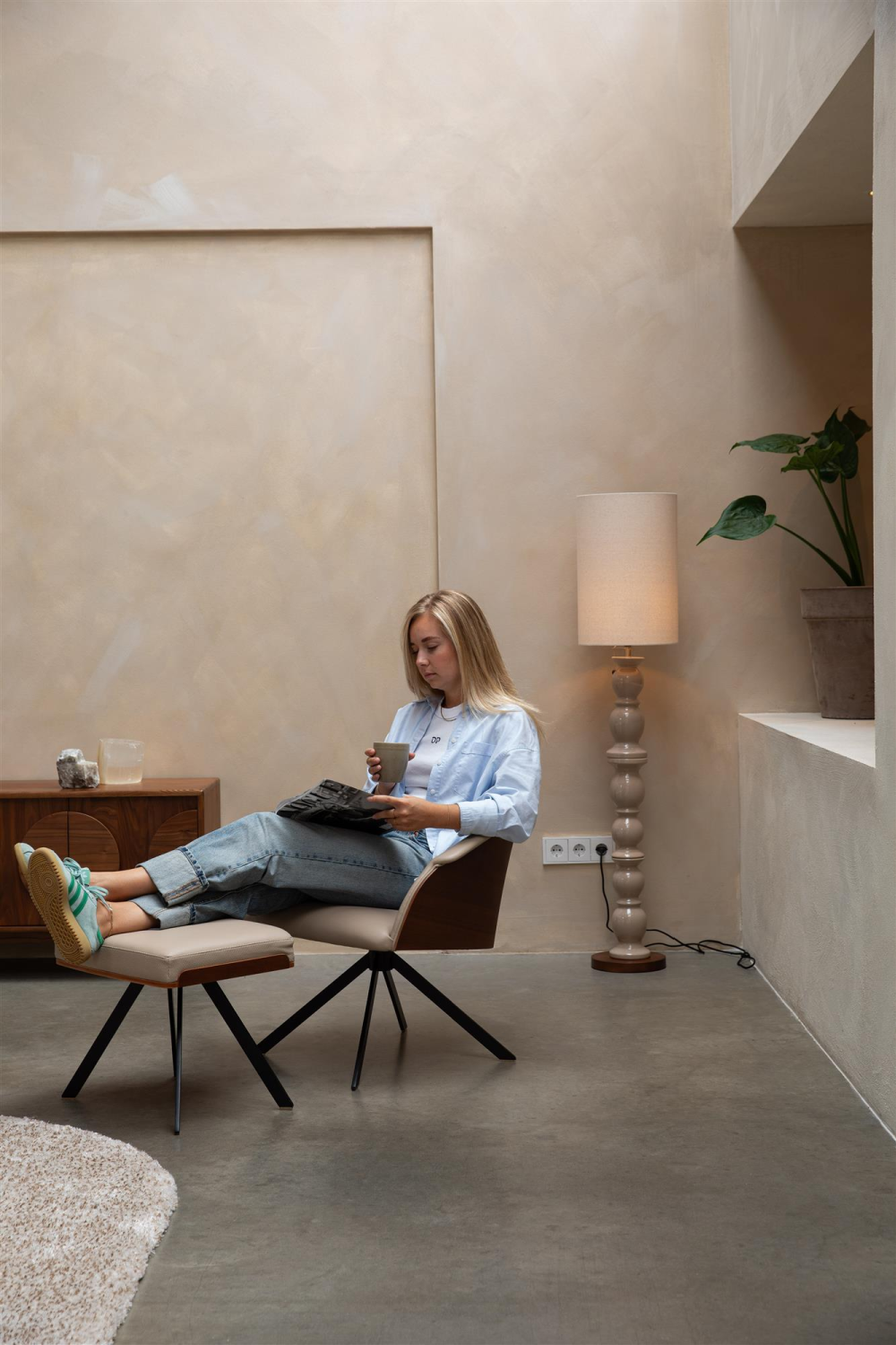 Beige Leather Lounge Chair | Zuiver Frie | OROA.com