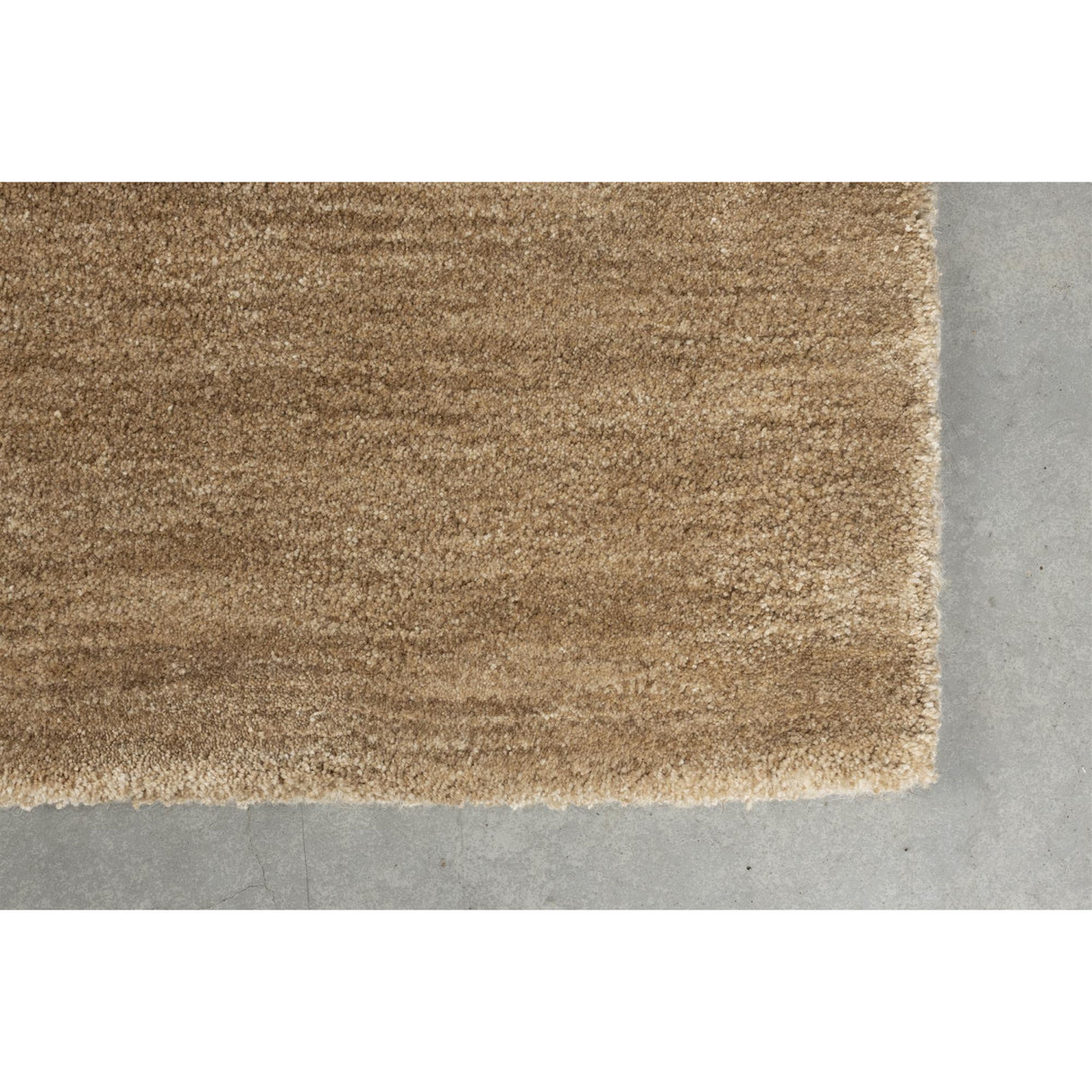   Minimalist Earthy-Toned Carpet 5' x 7' | Oroa.com