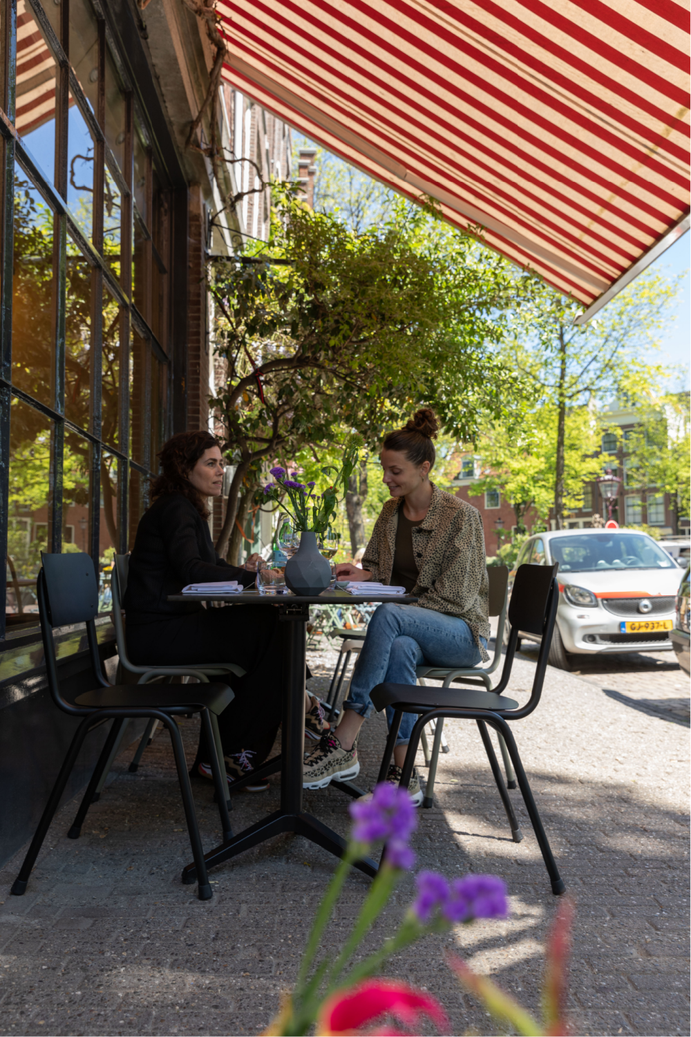 Aluminum Stackable Outdoor Chairs (2) | Zuiver Back To School | Oroa.com