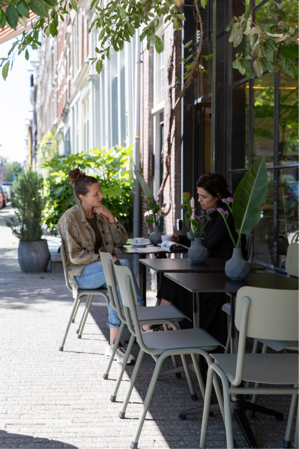 Aluminum Stackable Outdoor Chairs (2) | Zuiver Back To School | Oroa.com