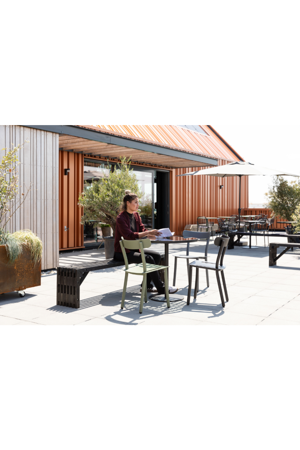 Black Dining Chairs (2) | Zuiver Friday | OROA.com