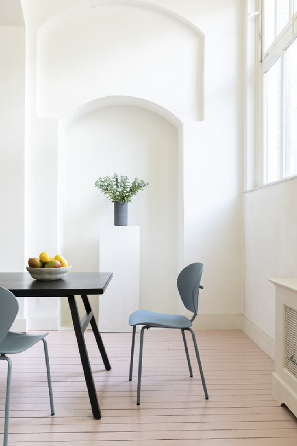 Minimalist Molded Dining Chair (2) | Zuiver The Ocean | OROA.com