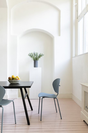 Minimalist Molded Dining Chair (2) | Zuiver The Ocean | OROA.com