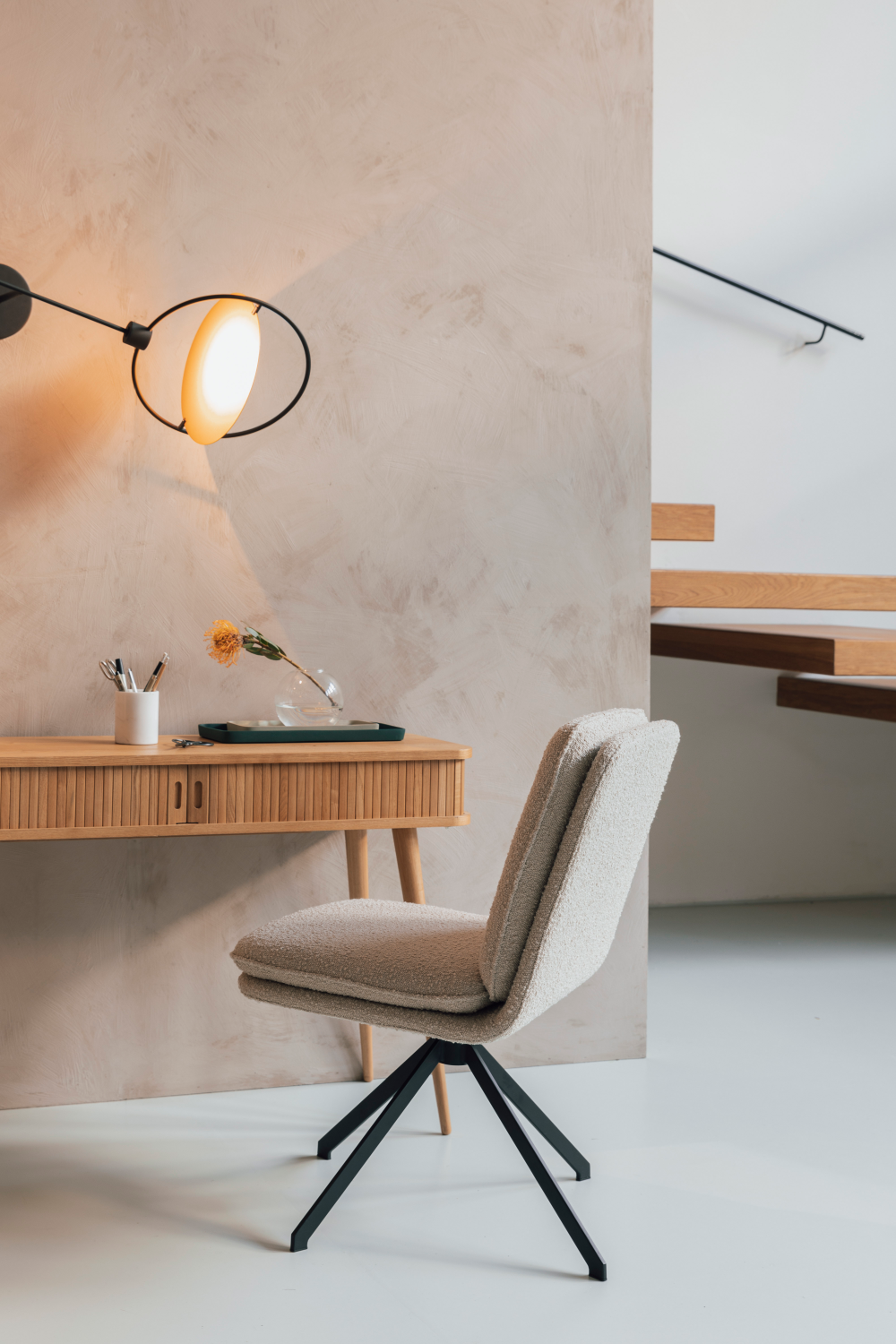 White Quadrupod Chairs (2) | Zuiver Tyler | OROA.com