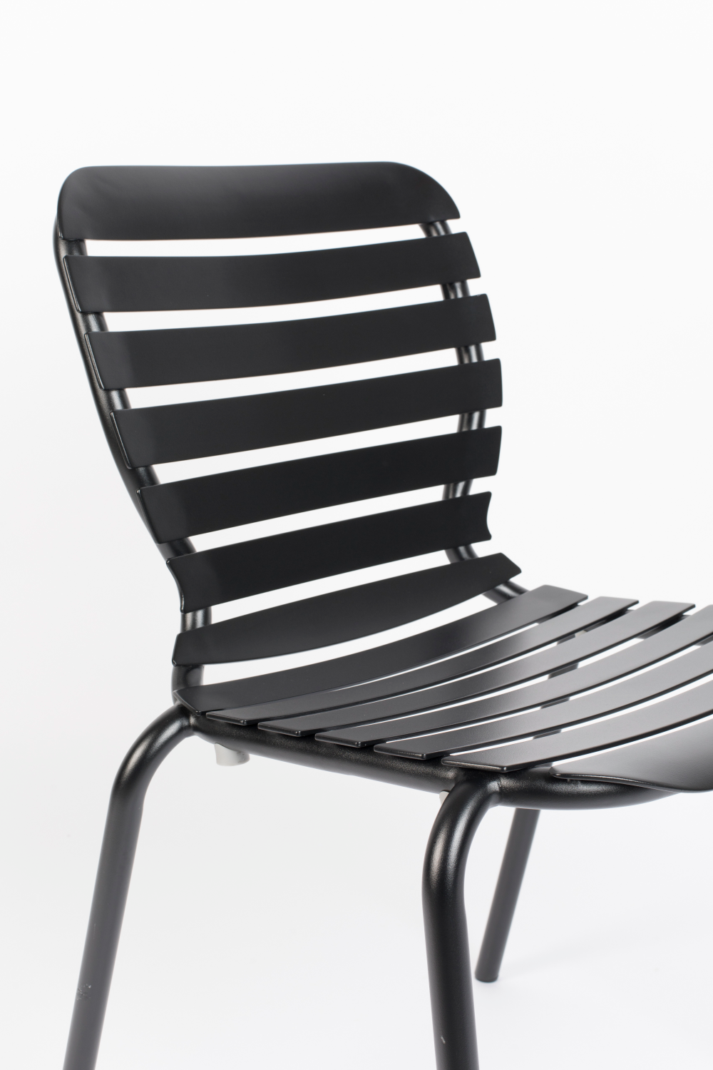 Slatted Metal Garden Chairs (2) | Zuiver Vondel | OROA.com