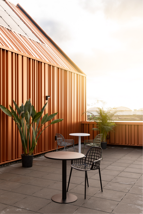Round Pedestal Outdoor Bistro Table | Zuiver Metsu | Oroa.com
