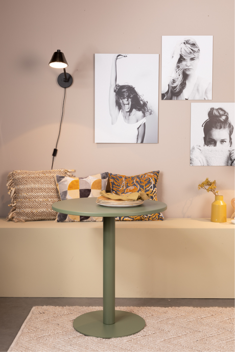 Round Pedestal Outdoor Bistro Table | Zuiver Metsu | Oroa.com