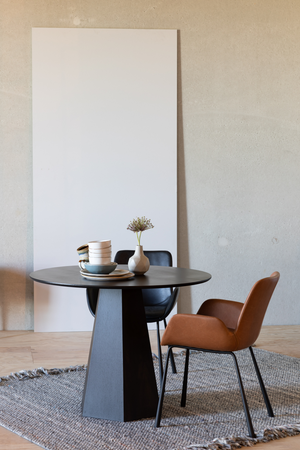 Ash Pedestal Round Table | Zuiver Pilar | Oroa.com