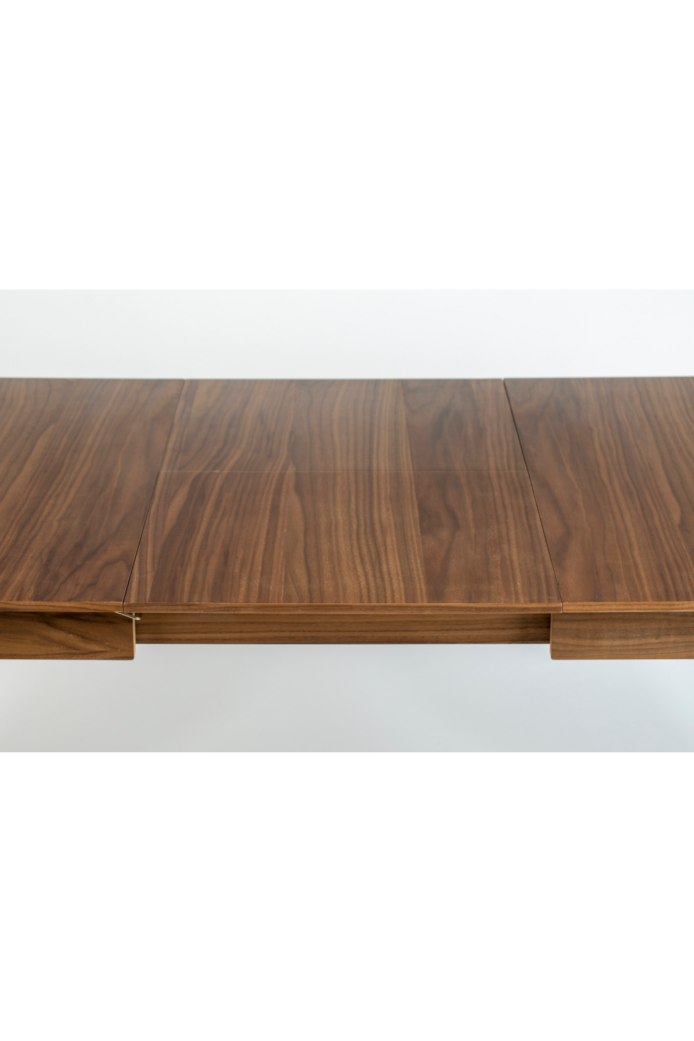 Walnut Extendable Dining Table | Zuiver Glimps | OROA.com