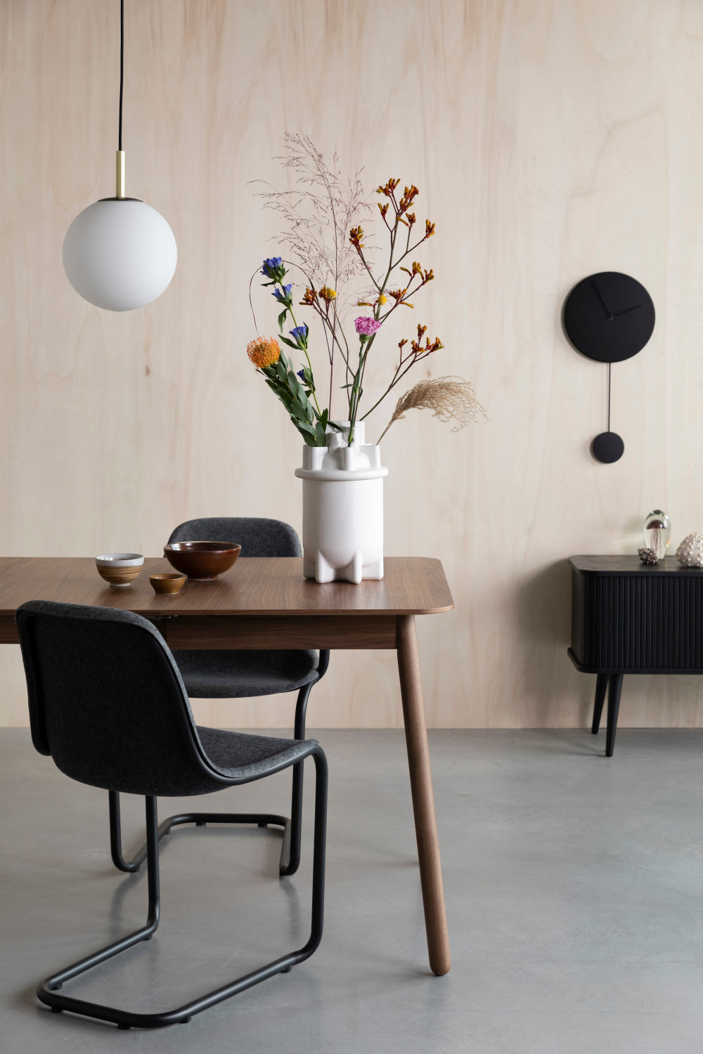 Lacquered Walnut Dining Table | Zuiver Glimps | OROA.com