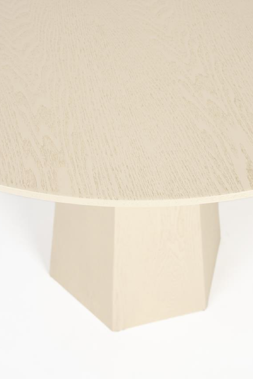 Ash Pedestal Round Table | Zuiver Pilar | Oroa.com