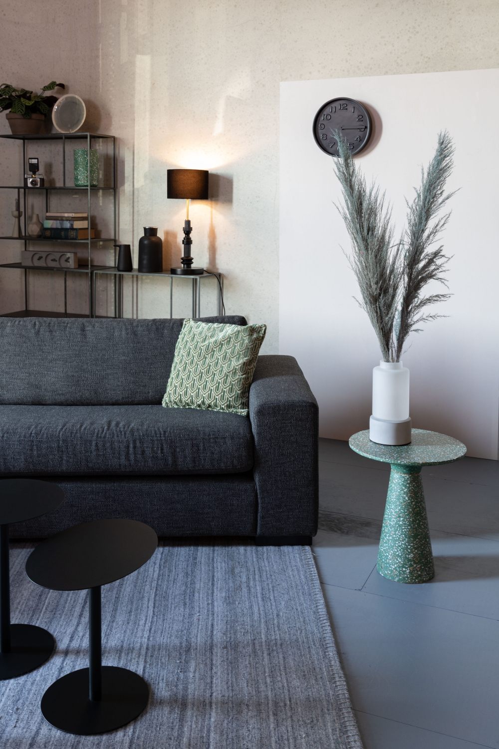 Pedestal Outdoor Side Table | Zuiver Victoria | Oroatrade