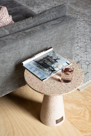 Pedestal Outdoor Side Table | Zuiver Victoria | Oroatrade