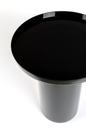 Black Pedestal Side Table | Zuiver Shiny Bomb | OROA.com