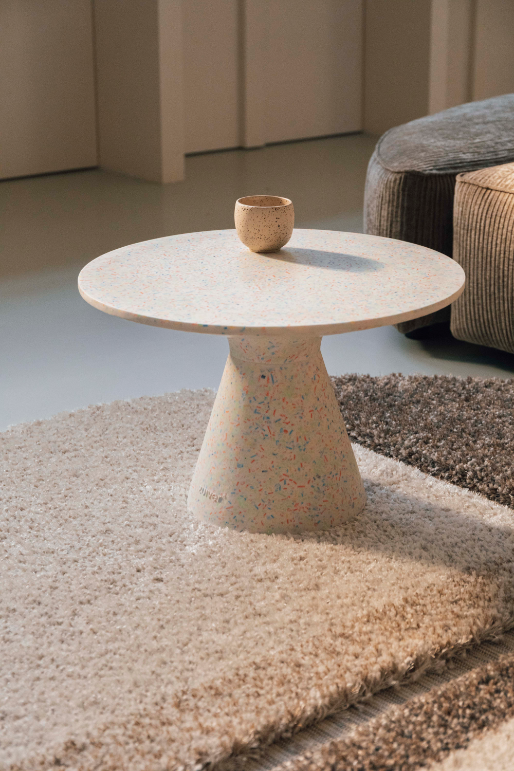 Pedestal Indoor/Outdoor Coffee Table | Zuiver Victoria | OROA.com