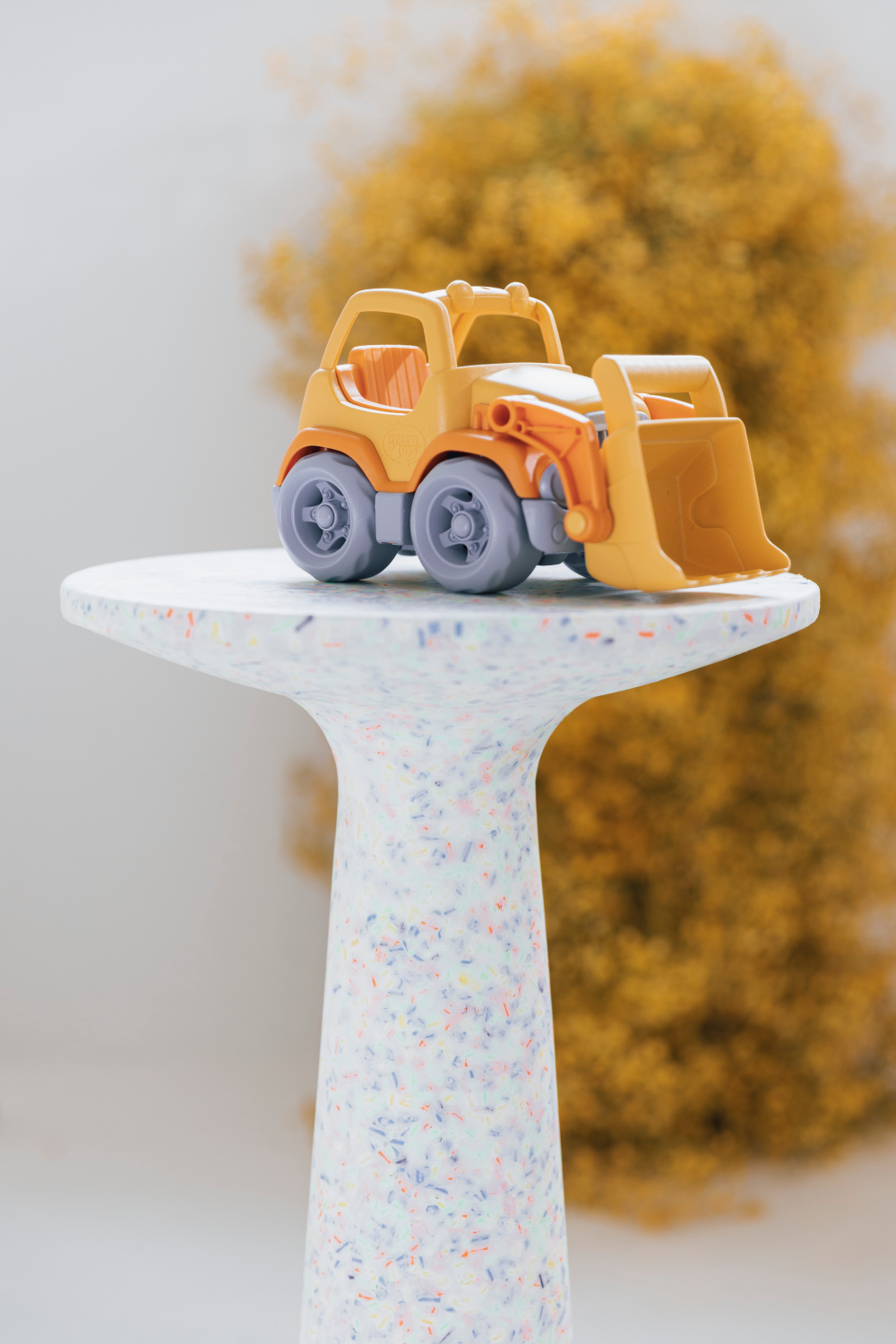 Pedestal Indoor/Outdoor Side Table | Zuiver Victoria  | OROA.com