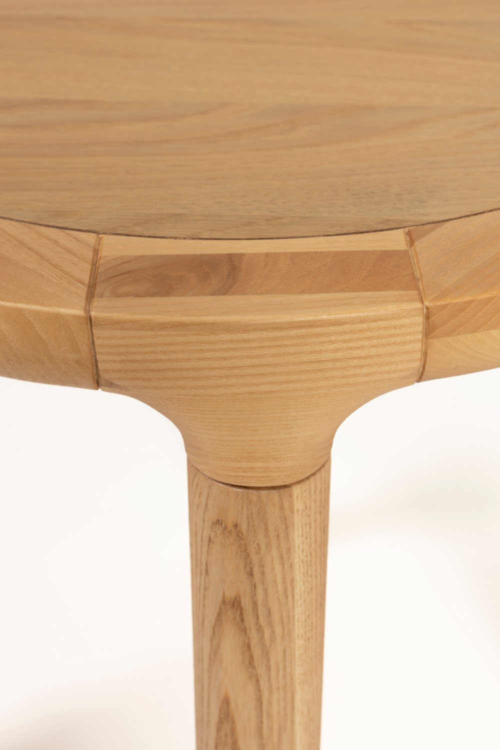 Round Oak Side Table | Zuiver Storm | OROA.com