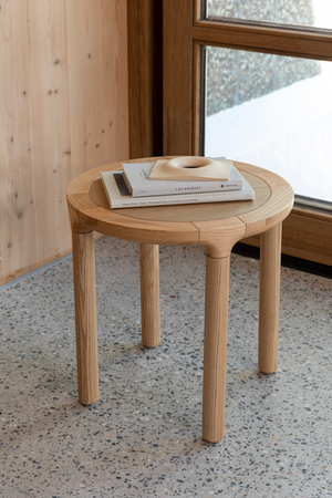 Round Oak Side Table | Zuiver Storm | OROA.com