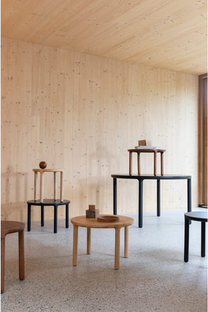 Round Oak Side Table | Zuiver Storm | OROA.com