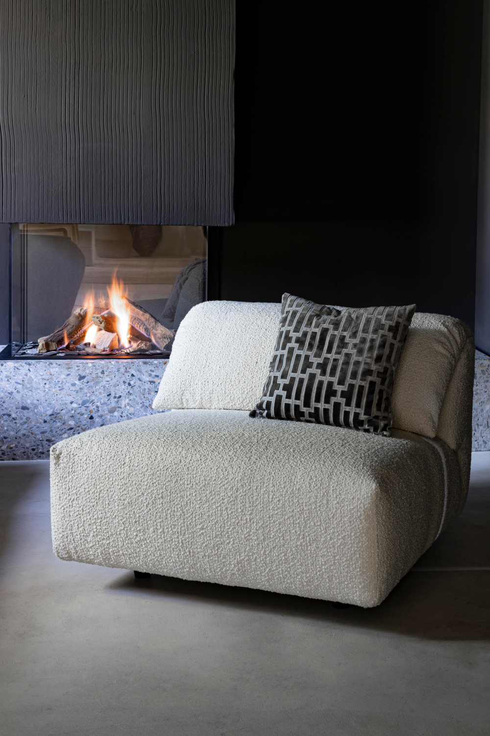 Modern Minimalist Love Seat | Zuiver Wings | Oroatrade.com