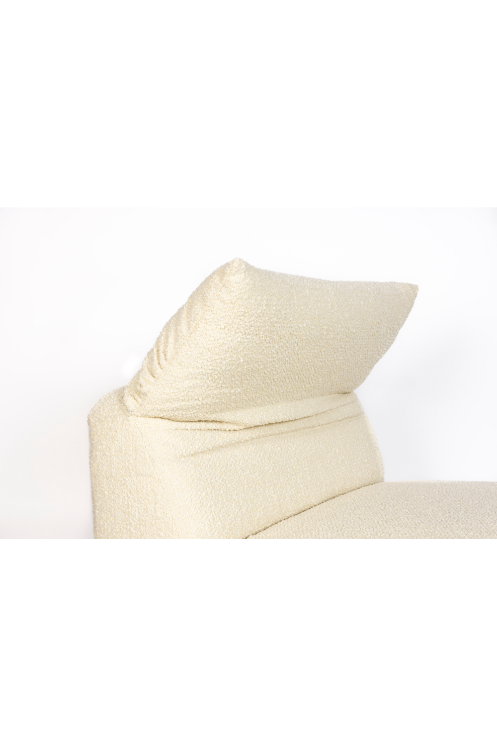 Modern Minimalist Love Seat | Zuiver Wings | Oroatrade.com