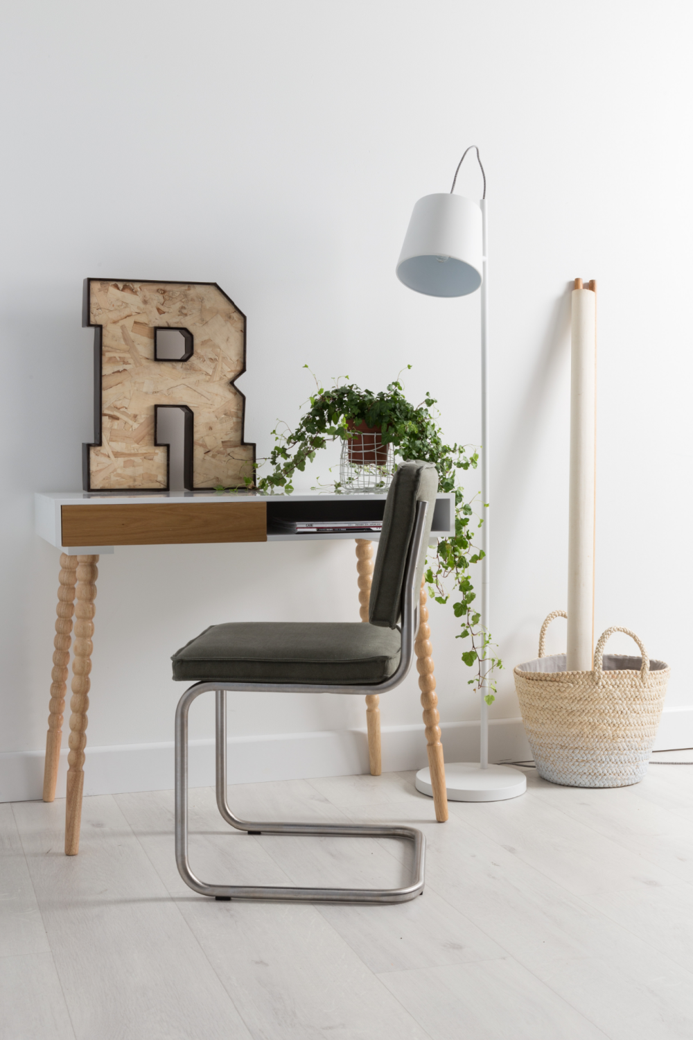 Tiltable Metal Floor Lamp | Zuiver Buckle Head | Oroa.com