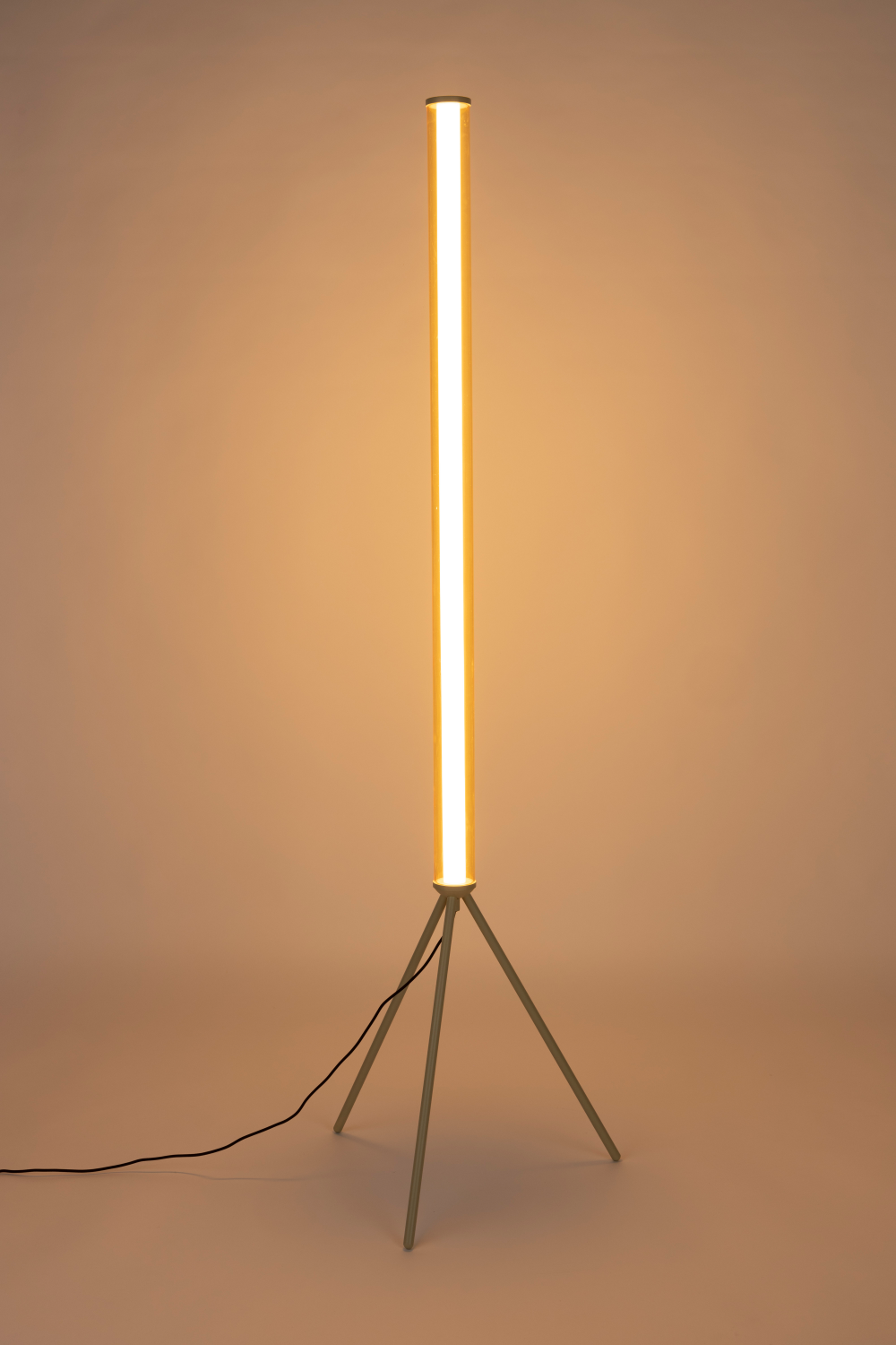 Beige Metal Tripod Floor Lamp | Zuiver Scotty | OROA.com