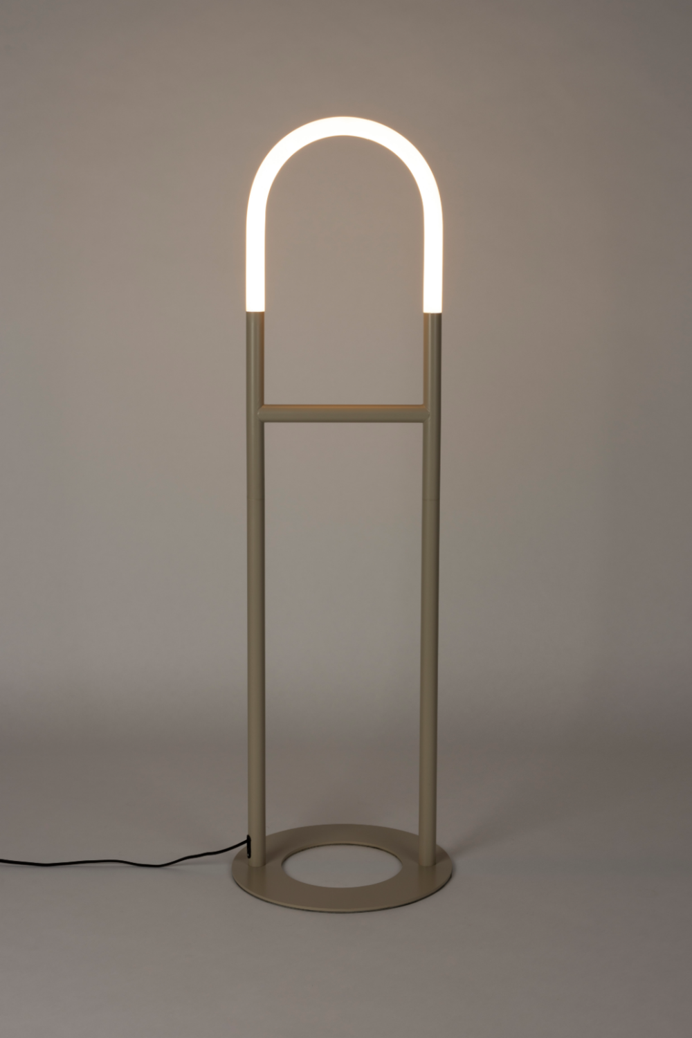 Sculptural Beige Floor Lamp | Zuiver Arch | OROA.com