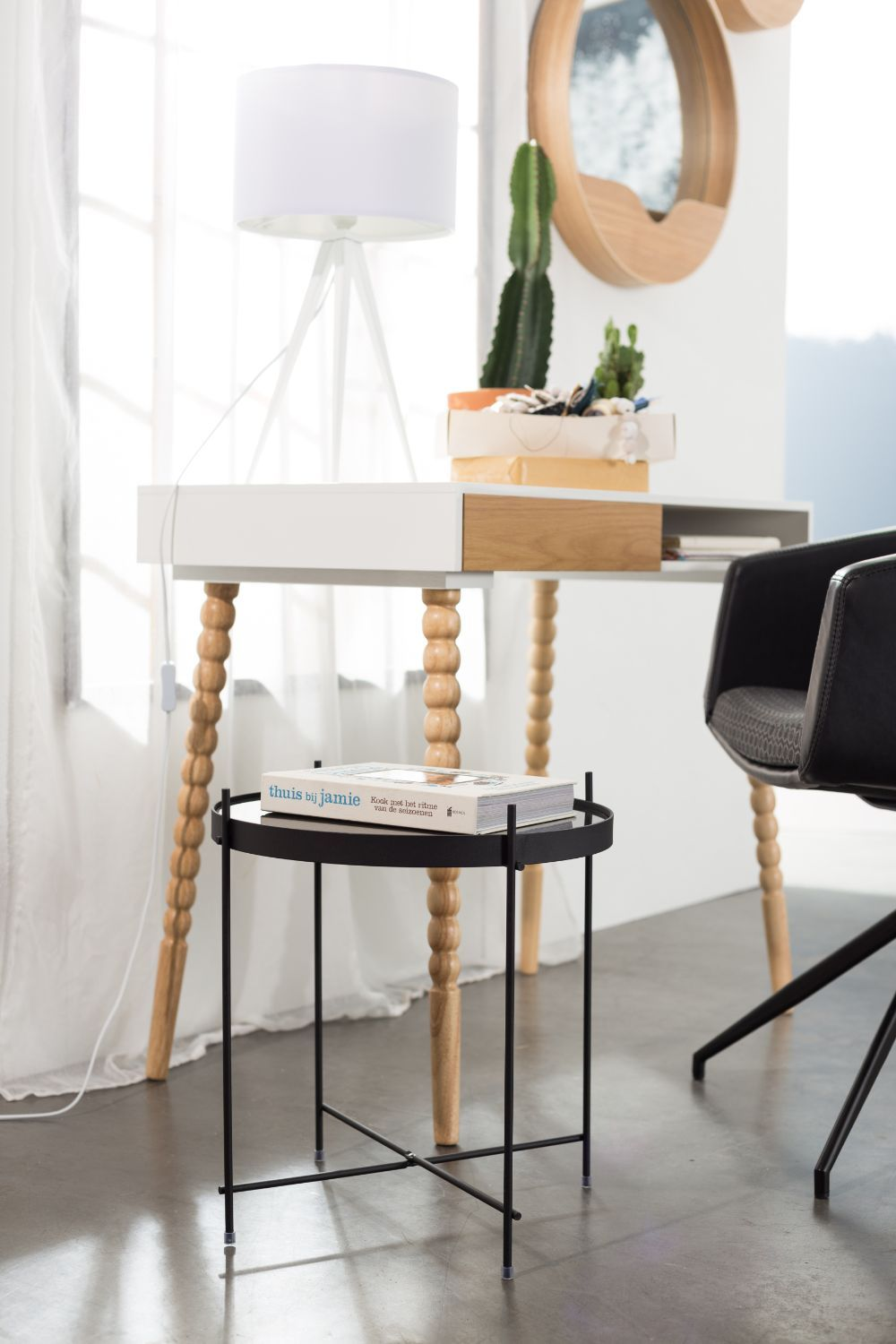 White Metal Table Lamps (2) | Zuiver Tripod | OROA.com