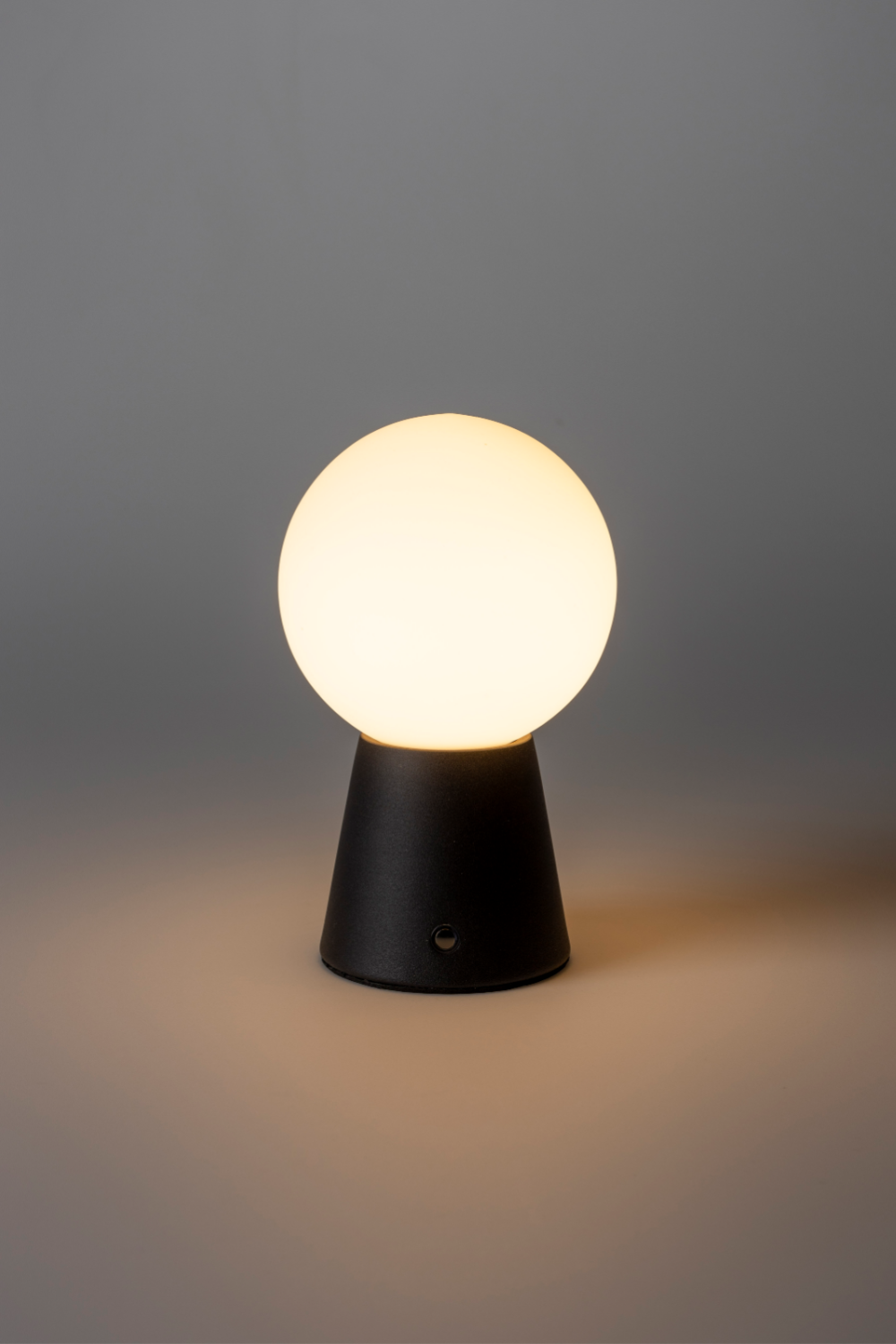 Glass Orb Table Lamp | Zuiver Stellar | OROA.com