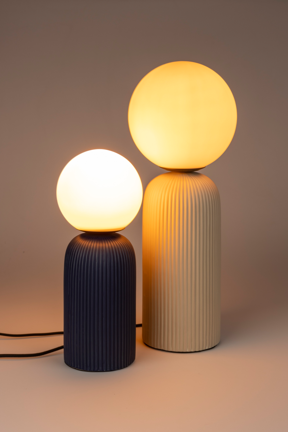 Beige Fluted Ceramic Table Lamp M | Zuiver Dash | OROA.com