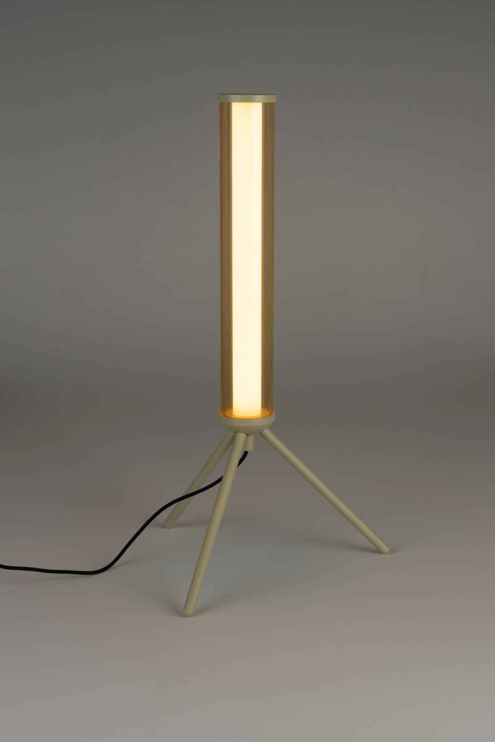 Beige Metal Tripod Table Lamp | Zuiver Scotty | OROA.com
