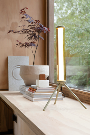 Beige Metal Tripod Table Lamp | Zuiver Scotty | OROA.com