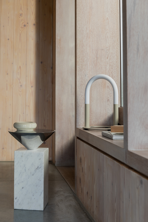 Sculptural Beige Table Lamp | Zuiver Arch | OROA.com