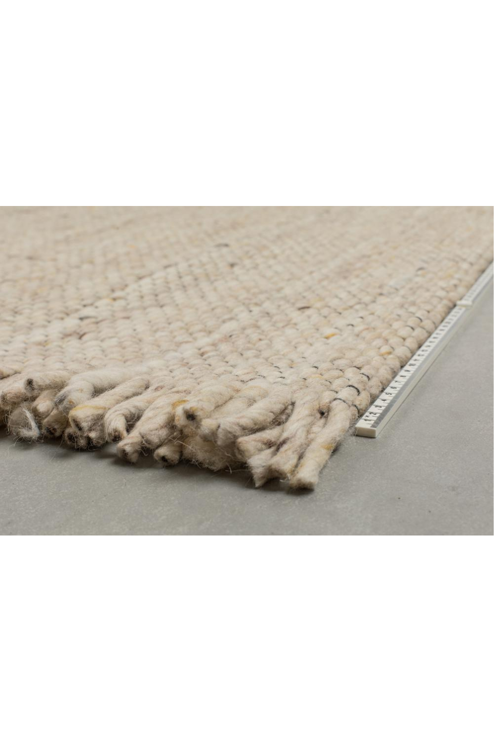 Handwoven Woolen Strands Carpet 5' x 8' | Zuiver Frills | Oroa.com