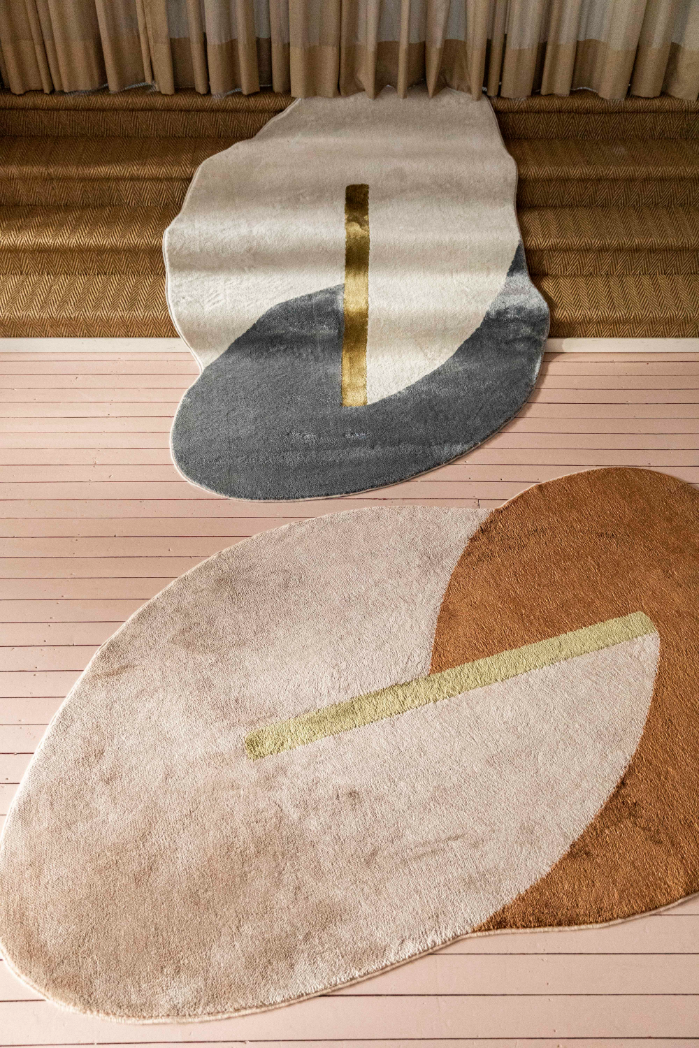 Organic Shaped Woven Rug 5' x 8' | Zuiver Phila | OROA.com