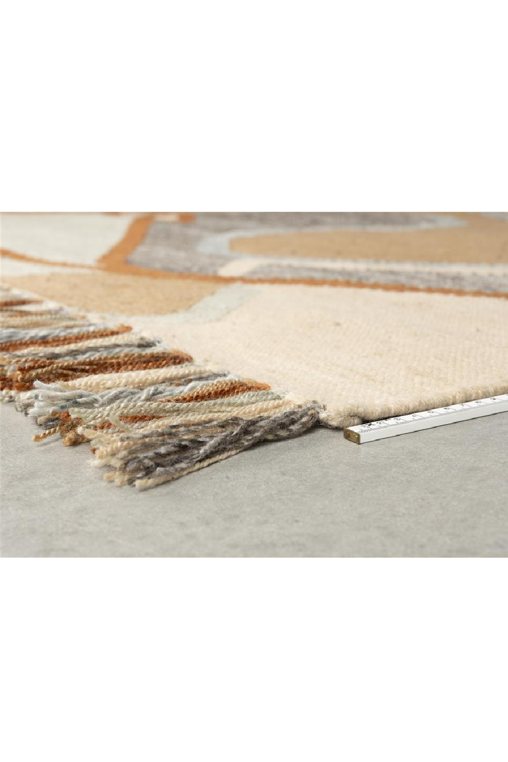 Hand-woven Fringed Carpet 5' x 8' | Zuiver Saigon | OROA.com